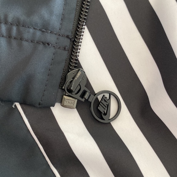 ❤️ NIKE - Ladies Windbreaker ❤️ - Picture 14 of 14